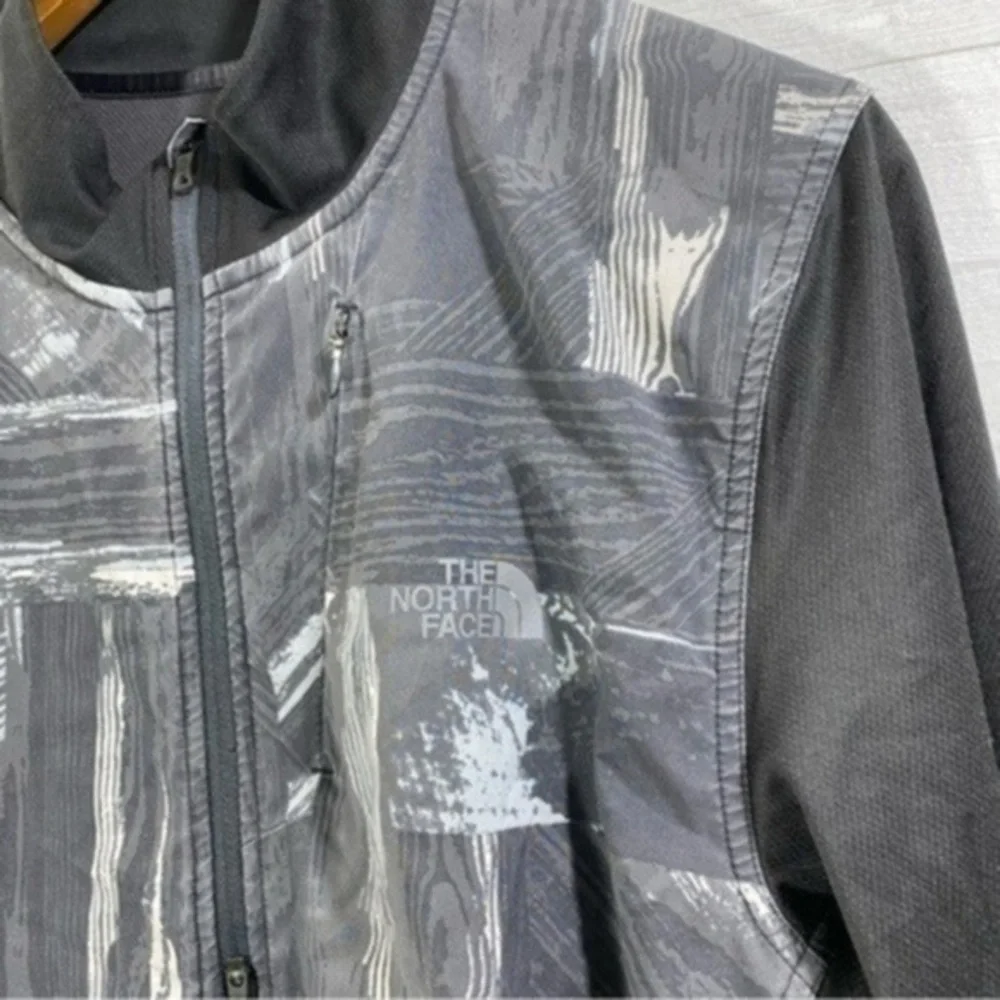 The North Face men’s 1/2 zipper dry fit jacket Size L Color Black/Gray/White